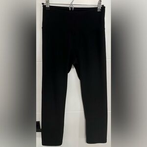 Old Navy Women’s Active Go-Dry Crops- Size Medium Tall